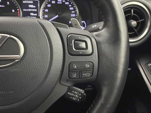 レクサス ＩＳ 300h バージョンL 栃木県 2020(令2)年 2.3万km シルバー セーフティセンス/・プリクラッシュセーフティ/・レーントレーシングアシスト/・レーンディパーチャーアラート/・ロードサインアシスト/・レーダークルーズコントロール/・オートマチックハイビーム/・先行車発進アラーム/・プロアクティブドライビングアシスト/・レーンチェンジアシスト/・緊急時操舵支援/禁煙車/純正メーカーナビ/本革シート/シートヒーター/シートクーラー/シートメモリ/ハンドルヒーター/パドルシフト/純正ドラレコ/オートライト/３眼ＬＥＤヘッドライト/オートエアコン/スマートキー/電動格納ミラー