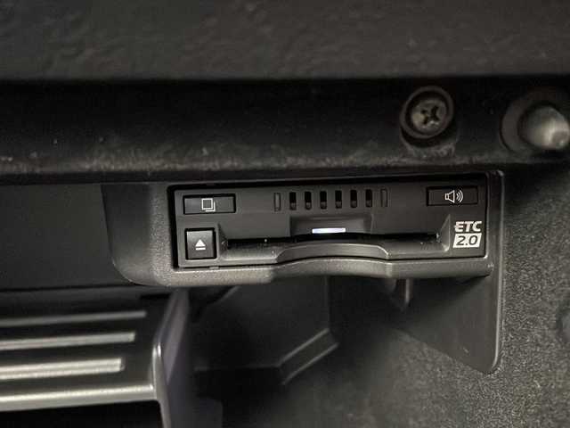 レクサス ＩＳ 300h バージョンL 栃木県 2020(令2)年 2.3万km シルバー セーフティセンス/・プリクラッシュセーフティ/・レーントレーシングアシスト/・レーンディパーチャーアラート/・ロードサインアシスト/・レーダークルーズコントロール/・オートマチックハイビーム/・先行車発進アラーム/・プロアクティブドライビングアシスト/・レーンチェンジアシスト/・緊急時操舵支援/禁煙車/純正メーカーナビ/本革シート/シートヒーター/シートクーラー/シートメモリ/ハンドルヒーター/パドルシフト/純正ドラレコ/オートライト/３眼ＬＥＤヘッドライト/オートエアコン/スマートキー/電動格納ミラー