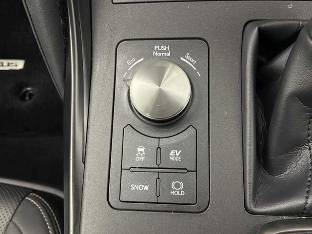 レクサス ＩＳ 300h バージョンL 栃木県 2020(令2)年 2.3万km シルバー セーフティセンス/・プリクラッシュセーフティ/・レーントレーシングアシスト/・レーンディパーチャーアラート/・ロードサインアシスト/・レーダークルーズコントロール/・オートマチックハイビーム/・先行車発進アラーム/・プロアクティブドライビングアシスト/・レーンチェンジアシスト/・緊急時操舵支援/禁煙車/純正メーカーナビ/本革シート/シートヒーター/シートクーラー/シートメモリ/ハンドルヒーター/パドルシフト/純正ドラレコ/オートライト/３眼ＬＥＤヘッドライト/オートエアコン/スマートキー/電動格納ミラー