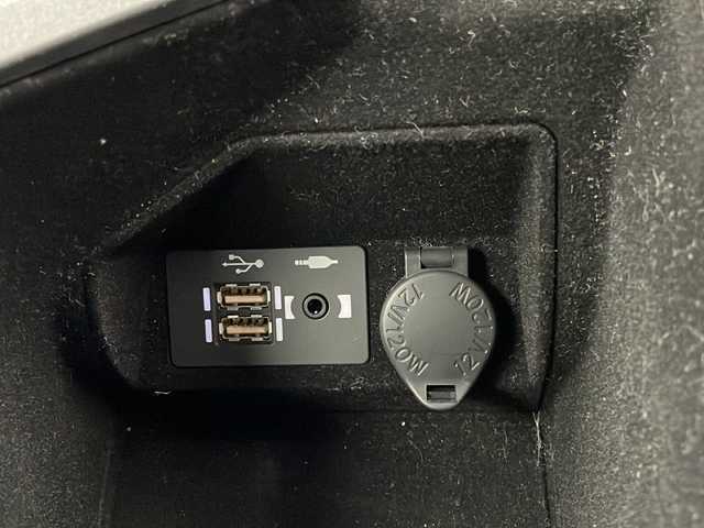 レクサス ＩＳ 300h バージョンL 栃木県 2020(令2)年 2.3万km シルバー セーフティセンス/・プリクラッシュセーフティ/・レーントレーシングアシスト/・レーンディパーチャーアラート/・ロードサインアシスト/・レーダークルーズコントロール/・オートマチックハイビーム/・先行車発進アラーム/・プロアクティブドライビングアシスト/・レーンチェンジアシスト/・緊急時操舵支援/禁煙車/純正メーカーナビ/本革シート/シートヒーター/シートクーラー/シートメモリ/ハンドルヒーター/パドルシフト/純正ドラレコ/オートライト/３眼ＬＥＤヘッドライト/オートエアコン/スマートキー/電動格納ミラー