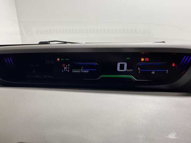 ホンダ フリード ハイブリット G ホンダセンシング 福岡県 2021(令3)年 4.2万km プラチナホワイトパール 純正9インチメモリナビ/・CD/DVD/BT/フルセグTV/・バックモニター/純正フリップダウンモニター/ホンダセンシング/両側パワースライドドア/ETC/ハーフレザーシート/・シートヒーター（D/N)/革巻きステアリング/・ステアリングリモコン/LED/・オートライト/スマートキー/・プッシュスタート/・スペアキー/純正15インチアルミホイール/純正フロアマット/純正ドアバイザー