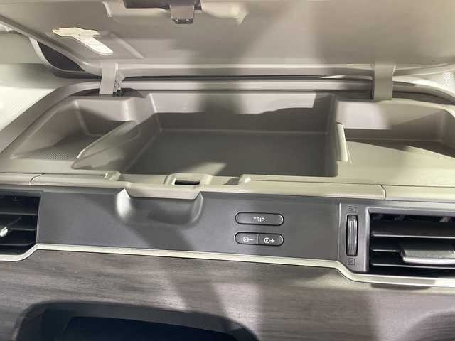 ホンダ フリード ハイブリット G ホンダセンシング 福岡県 2021(令3)年 4.2万km プラチナホワイトパール 純正9インチメモリナビ/・CD/DVD/BT/フルセグTV/・バックモニター/純正フリップダウンモニター/ホンダセンシング/両側パワースライドドア/ETC/ハーフレザーシート/・シートヒーター（D/N)/革巻きステアリング/・ステアリングリモコン/LED/・オートライト/スマートキー/・プッシュスタート/・スペアキー/純正15インチアルミホイール/純正フロアマット/純正ドアバイザー