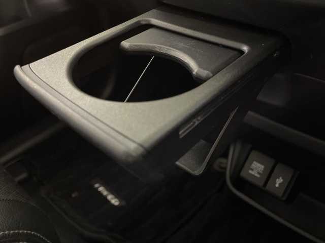 ホンダ フリード ハイブリット G ホンダセンシング 福岡県 2021(令3)年 4.2万km プラチナホワイトパール 純正9インチメモリナビ/・CD/DVD/BT/フルセグTV/・バックモニター/純正フリップダウンモニター/ホンダセンシング/両側パワースライドドア/ETC/ハーフレザーシート/・シートヒーター（D/N)/革巻きステアリング/・ステアリングリモコン/LED/・オートライト/スマートキー/・プッシュスタート/・スペアキー/純正15インチアルミホイール/純正フロアマット/純正ドアバイザー