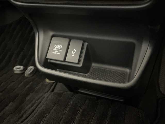 ホンダ フリード ハイブリット G ホンダセンシング 福岡県 2021(令3)年 4.2万km プラチナホワイトパール 純正9インチメモリナビ/・CD/DVD/BT/フルセグTV/・バックモニター/純正フリップダウンモニター/ホンダセンシング/両側パワースライドドア/ETC/ハーフレザーシート/・シートヒーター（D/N)/革巻きステアリング/・ステアリングリモコン/LED/・オートライト/スマートキー/・プッシュスタート/・スペアキー/純正15インチアルミホイール/純正フロアマット/純正ドアバイザー