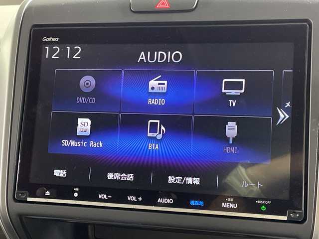 ホンダ フリード ハイブリット G ホンダセンシング 福岡県 2021(令3)年 4.2万km プラチナホワイトパール 純正9インチメモリナビ/・CD/DVD/BT/フルセグTV/・バックモニター/純正フリップダウンモニター/ホンダセンシング/両側パワースライドドア/ETC/ハーフレザーシート/・シートヒーター（D/N)/革巻きステアリング/・ステアリングリモコン/LED/・オートライト/スマートキー/・プッシュスタート/・スペアキー/純正15インチアルミホイール/純正フロアマット/純正ドアバイザー