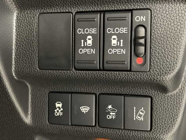 ホンダ フリード ハイブリット G ホンダセンシング 福岡県 2021(令3)年 4.2万km プラチナホワイトパール 純正9インチメモリナビ/・CD/DVD/BT/フルセグTV/・バックモニター/純正フリップダウンモニター/ホンダセンシング/両側パワースライドドア/ETC/ハーフレザーシート/・シートヒーター（D/N)/革巻きステアリング/・ステアリングリモコン/LED/・オートライト/スマートキー/・プッシュスタート/・スペアキー/純正15インチアルミホイール/純正フロアマット/純正ドアバイザー