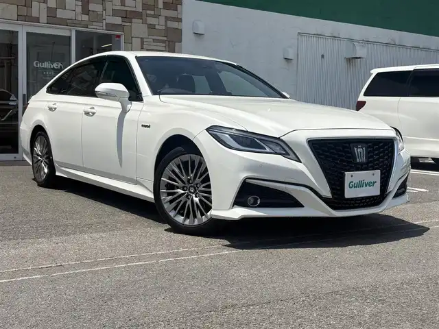 トヨタ クラウン ハイブリッド S Cパッケージ 徳島県 2018(平30)年 6.3万km ホワイトパールクリスタルシャイン 純正メーカーオプションナビ/　（フルセグTV/BT/CD/DVD/AM/FM）/レーダークルーズコントロール/ブラインドスポットモニター/パワーシート/シートヒーター/ステアリングヒーター/ビルトインETC/純正18インチアルミホイール/純正フロアマット/衝突被害軽減システム/レーンキープアシスト/横滑り防止装置/オートマチックハイビーム/カーテンエアバッグ/ドライブレコーダー/前後コーナーセンサー