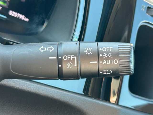 ホンダ シャトル ハイブリッド Z ホンダセンシング 茨城県 2022(令4)年 2.1万km プラチナホワイトパール ワンオーナー/社外8インチナビ/フルセグTV/CD/DVD/Bluetooth/ETC/バックカメラ/衝突軽減ブレーキ/誤発進抑制機能/近距離衝突軽減ブレーキ/歩行者事故低減ステアリング/路外逸脱抑制機能/アダプティブクルーズコントロール/レーンキープアシスト/先行車発進お知らせ機能/標識認識機能/オートハイビーム/ハーフレザーシート/前席シートヒーター/スマートキー/スペアキー×１/ステアリングスイッチ/パドルシフト/純正16インチアルミホイール/保証書・取扱説明書