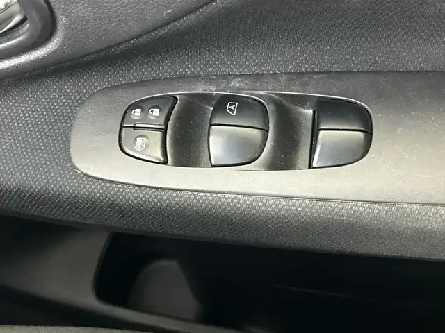 日産 セレナ HWS S HV Vセレ +Sefty 福岡県 2015(平27)年 8.5万km 黒 禁煙車　/両側パワースライドドア　/フリップダウンモニター　/アラウンドビューモニター　/純正ナビ　/フルセグＴＶ/CD/DVD/BT/AUX　/ＥＴＣ　/ＬＥＤライト　/フォグライト　/スマートキー　/クルーズコントロール/クリアランスソナー/スペアキー有り