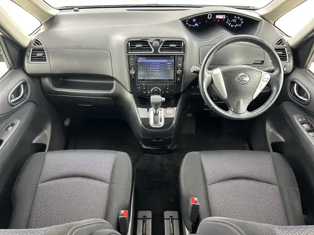 日産 セレナ ハイウェイスター S HV Vセレ 愛知県 2013(平25)年 6.2万km ブリリアントホワイトパール 禁煙車/純正7インチナビ/（CD/DVD/Bluetooth/ワンセグTV/SD)/バックカメラ/フリップダウンモニター/サンルーフ/クルーズコントロール/ドライブレコーダー/ETC/両側パワースライドドア/純正16インチアルミホイール/純正フロアマット/スマートキー/プッシュスタート/横滑り防止装置/オートエアコン
