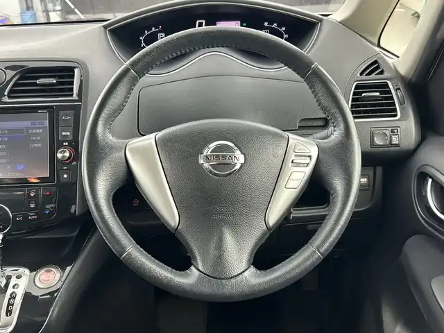 日産 セレナ ハイウェイスター S HV Vセレ 愛知県 2013(平25)年 6.2万km ブリリアントホワイトパール 禁煙車/純正7インチナビ/（CD/DVD/Bluetooth/ワンセグTV/SD)/バックカメラ/フリップダウンモニター/サンルーフ/クルーズコントロール/ドライブレコーダー/ETC/両側パワースライドドア/純正16インチアルミホイール/純正フロアマット/スマートキー/プッシュスタート/横滑り防止装置/オートエアコン