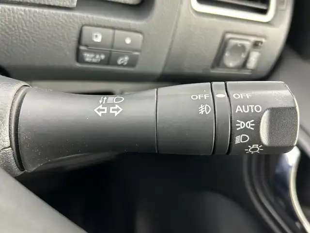 日産 セレナ ハイウェイスター S HV Vセレ 愛知県 2013(平25)年 6.2万km ブリリアントホワイトパール 禁煙車/純正7インチナビ/（CD/DVD/Bluetooth/ワンセグTV/SD)/バックカメラ/フリップダウンモニター/サンルーフ/クルーズコントロール/ドライブレコーダー/ETC/両側パワースライドドア/純正16インチアルミホイール/純正フロアマット/スマートキー/プッシュスタート/横滑り防止装置/オートエアコン
