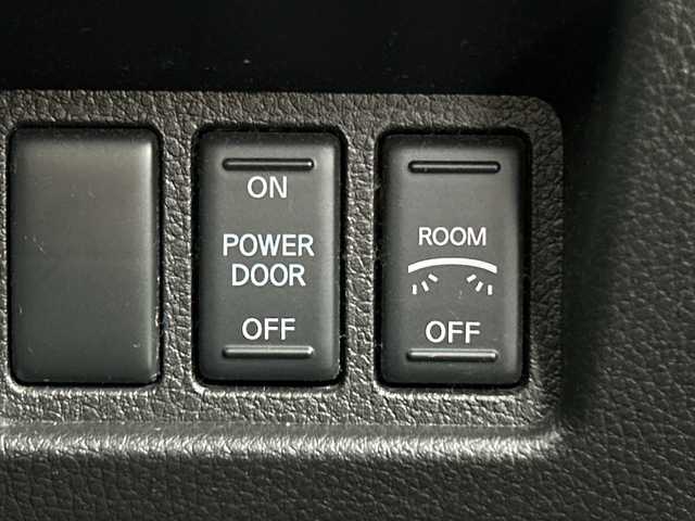 日産 セレナ ハイウェイスター S HV Vセレ 愛知県 2013(平25)年 6.2万km ブリリアントホワイトパール 禁煙車/純正7インチナビ/（CD/DVD/Bluetooth/ワンセグTV/SD)/バックカメラ/フリップダウンモニター/サンルーフ/クルーズコントロール/ドライブレコーダー/ETC/両側パワースライドドア/純正16インチアルミホイール/純正フロアマット/スマートキー/プッシュスタート/横滑り防止装置/オートエアコン