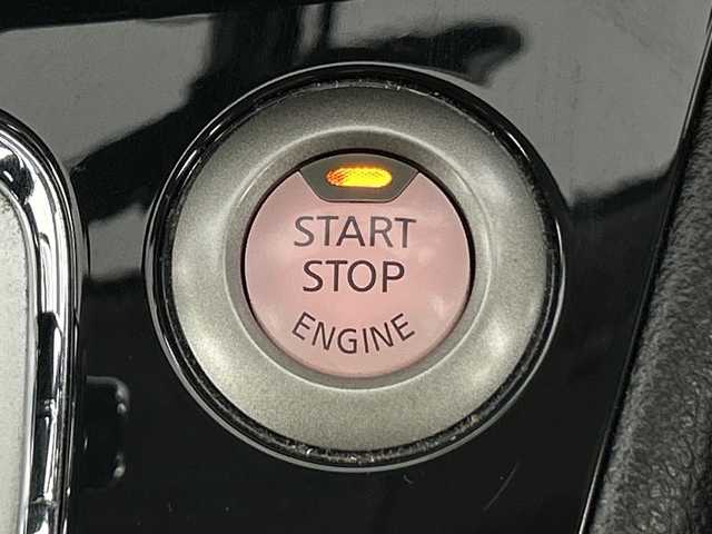 日産 セレナ ハイウェイスター S HV Vセレ 愛知県 2013(平25)年 6.2万km ブリリアントホワイトパール 禁煙車/純正7インチナビ/（CD/DVD/Bluetooth/ワンセグTV/SD)/バックカメラ/フリップダウンモニター/サンルーフ/クルーズコントロール/ドライブレコーダー/ETC/両側パワースライドドア/純正16インチアルミホイール/純正フロアマット/スマートキー/プッシュスタート/横滑り防止装置/オートエアコン