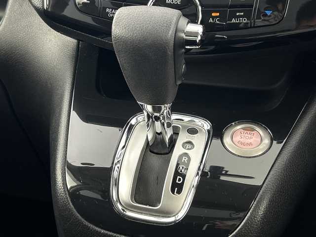 日産 セレナ ハイウェイスター S HV Vセレ 愛知県 2013(平25)年 6.2万km ブリリアントホワイトパール 禁煙車/純正7インチナビ/（CD/DVD/Bluetooth/ワンセグTV/SD)/バックカメラ/フリップダウンモニター/サンルーフ/クルーズコントロール/ドライブレコーダー/ETC/両側パワースライドドア/純正16インチアルミホイール/純正フロアマット/スマートキー/プッシュスタート/横滑り防止装置/オートエアコン