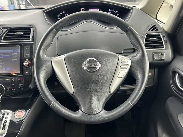 日産 セレナ ハイウェイスター S HV Vセレ 愛知県 2013(平25)年 6.2万km ブリリアントホワイトパール 禁煙車/純正7インチナビ/（CD/DVD/Bluetooth/ワンセグTV/SD)/バックカメラ/フリップダウンモニター/サンルーフ/クルーズコントロール/ドライブレコーダー/ETC/両側パワースライドドア/純正16インチアルミホイール/純正フロアマット/スマートキー/プッシュスタート/横滑り防止装置/オートエアコン