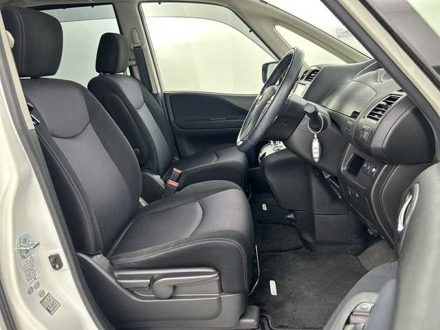 日産 セレナ ハイウェイスター S HV Vセレ 愛知県 2013(平25)年 6.2万km ブリリアントホワイトパール 禁煙車/純正7インチナビ/（CD/DVD/Bluetooth/ワンセグTV/SD)/バックカメラ/フリップダウンモニター/サンルーフ/クルーズコントロール/ドライブレコーダー/ETC/両側パワースライドドア/純正16インチアルミホイール/純正フロアマット/スマートキー/プッシュスタート/横滑り防止装置/オートエアコン