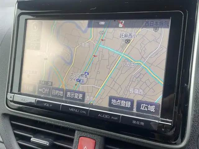 トヨタ ヴォクシー ZS 煌 熊本県 2015(平27)年 6.9万km ブラック プッシュスタート/純正ナビ/（CD・DVD・フルセグTV・BTオーディオ・SD）/バックカメラ/ビルトインETC/純正フリップダウンモニター（V11T-R62C）/純正16インチAW/両側パワースライドドア/LEDヘッドライト/オートライト/フォグライト/横滑り防止装置/ウィンカーミラー/純正フロアマット/新車保証書/取扱説明書/スマートスペアキー×1本