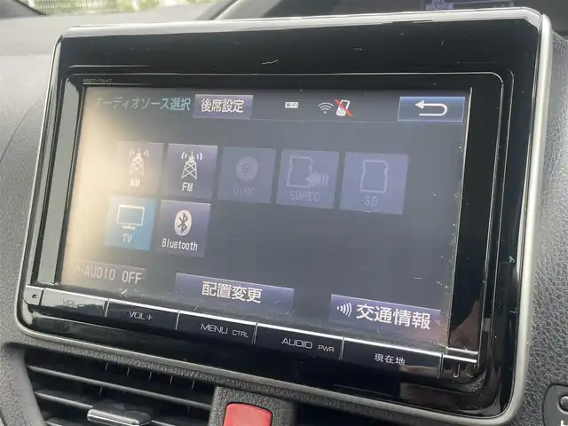 トヨタ ヴォクシー ZS 煌 熊本県 2015(平27)年 6.9万km ブラック プッシュスタート/純正ナビ/（CD・DVD・フルセグTV・BTオーディオ・SD）/バックカメラ/ビルトインETC/純正フリップダウンモニター（V11T-R62C）/純正16インチAW/両側パワースライドドア/LEDヘッドライト/オートライト/フォグライト/横滑り防止装置/ウィンカーミラー/純正フロアマット/新車保証書/取扱説明書/スマートスペアキー×1本