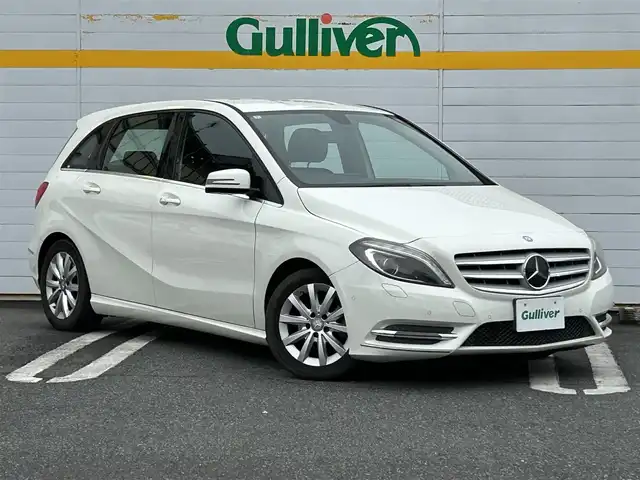 メルセデス・ベンツ Ｂ１８０ 埼玉県 2014(平26)年 15.9万km カルサイトホワイト 純正ナビ/　(FM/AM)/バックカメラ/フルセグ/ETC/クリアランスソナー/パドルシフト/電子パーキングシステム/オートLEDライト/純正フロアマット/盗難防止装置/純正16インチアルミホイール