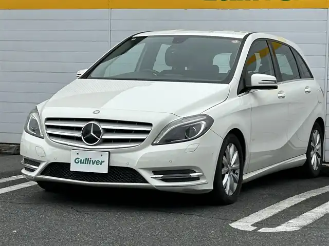 メルセデス・ベンツ Ｂ１８０ 埼玉県 2014(平26)年 15.9万km カルサイトホワイト 純正ナビ/　(FM/AM)/バックカメラ/フルセグ/ETC/クリアランスソナー/パドルシフト/電子パーキングシステム/オートLEDライト/純正フロアマット/盗難防止装置/純正16インチアルミホイール