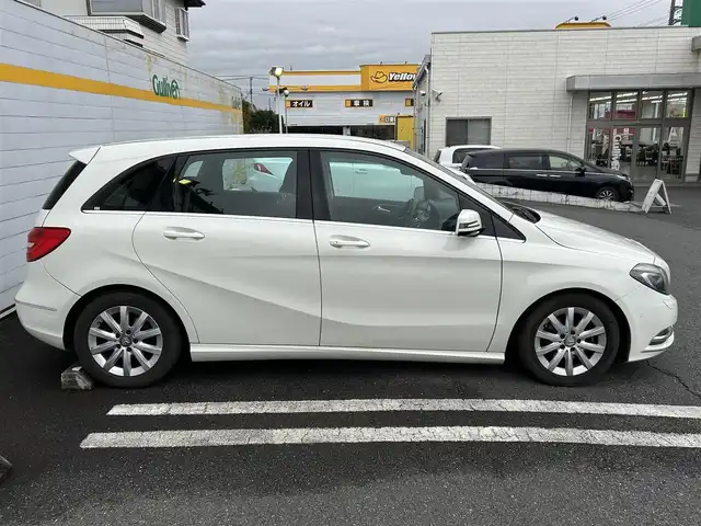 メルセデス・ベンツ Ｂ１８０ 埼玉県 2014(平26)年 15.9万km カルサイトホワイト 純正ナビ/　(FM/AM)/バックカメラ/フルセグ/ETC/クリアランスソナー/パドルシフト/電子パーキングシステム/オートLEDライト/純正フロアマット/盗難防止装置/純正16インチアルミホイール