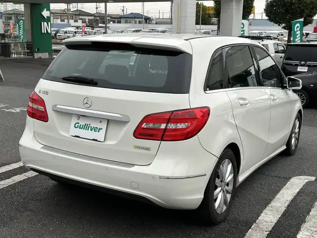 メルセデス・ベンツ Ｂ１８０ 埼玉県 2014(平26)年 15.9万km カルサイトホワイト 純正ナビ/　(FM/AM)/バックカメラ/フルセグ/ETC/クリアランスソナー/パドルシフト/電子パーキングシステム/オートLEDライト/純正フロアマット/盗難防止装置/純正16インチアルミホイール