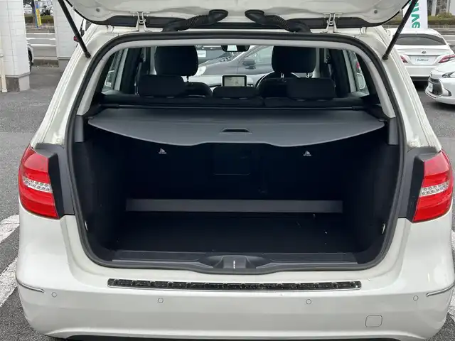 メルセデス・ベンツ Ｂ１８０ 埼玉県 2014(平26)年 15.9万km カルサイトホワイト 純正ナビ/　(FM/AM)/バックカメラ/フルセグ/ETC/クリアランスソナー/パドルシフト/電子パーキングシステム/オートLEDライト/純正フロアマット/盗難防止装置/純正16インチアルミホイール