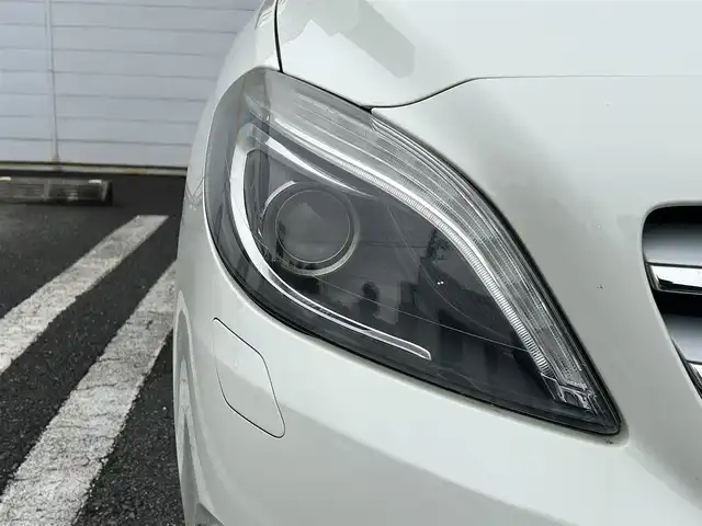 メルセデス・ベンツ Ｂ１８０ 埼玉県 2014(平26)年 15.9万km カルサイトホワイト 純正ナビ/　(FM/AM)/バックカメラ/フルセグ/ETC/クリアランスソナー/パドルシフト/電子パーキングシステム/オートLEDライト/純正フロアマット/盗難防止装置/純正16インチアルミホイール