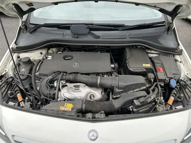 メルセデス・ベンツ Ｂ１８０ 埼玉県 2014(平26)年 15.9万km カルサイトホワイト 純正ナビ/　(FM/AM)/バックカメラ/フルセグ/ETC/クリアランスソナー/パドルシフト/電子パーキングシステム/オートLEDライト/純正フロアマット/盗難防止装置/純正16インチアルミホイール