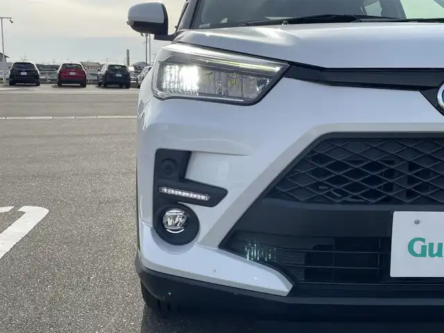 トヨタ ライズ Z 佐賀県 2022(令4)年 5.8万km シャイニングホワイトパール 純正SDナビゲーション/・フルセグTV/CD/DVD/SD/Bluetooth/バックカメラ/ビルトインETC/電子パーキングブレーキ/・AUTO HOLD機能/100V電源/DN席シートヒーター/ISOFIX対応/革巻きステアリング/ステアリングリモコン/純正17インチアルミホイール/純正LEDヘッドライト/・オートマチックハイビーム/純正LEDフォグランプ/リヤフォグランプ/純正フロアマット/純正ドアバイザ―/新車保証書/スペアキー１本/スマートアシスト/・レーダークルーズコントロール/・先行車発進お知らせ機能/・衝突被害軽減ブレーキ/・車線逸脱警報機能/・標識認識機能/・クリアランスソナー/・ふらつき警報