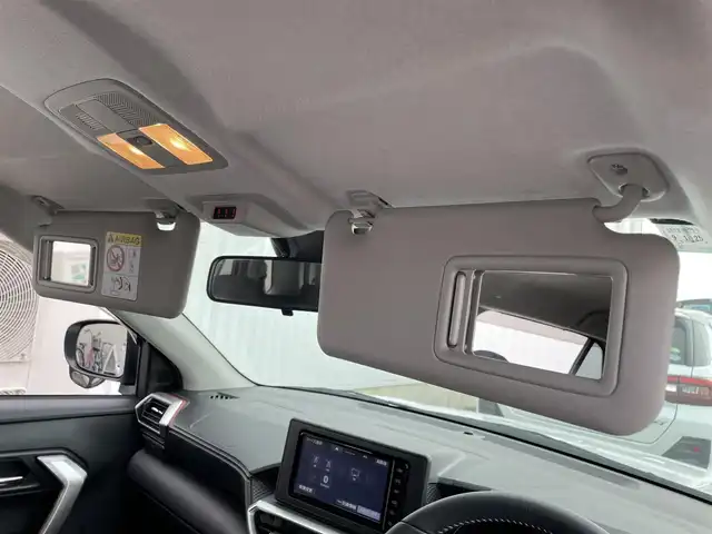 トヨタ ライズ Z 佐賀県 2022(令4)年 5.8万km シャイニングホワイトパール 純正SDナビゲーション/・フルセグTV/CD/DVD/SD/Bluetooth/バックカメラ/ビルトインETC/電子パーキングブレーキ/・AUTO HOLD機能/100V電源/DN席シートヒーター/ISOFIX対応/革巻きステアリング/ステアリングリモコン/純正17インチアルミホイール/純正LEDヘッドライト/・オートマチックハイビーム/純正LEDフォグランプ/リヤフォグランプ/純正フロアマット/純正ドアバイザ―/新車保証書/スペアキー１本/スマートアシスト/・レーダークルーズコントロール/・先行車発進お知らせ機能/・衝突被害軽減ブレーキ/・車線逸脱警報機能/・標識認識機能/・クリアランスソナー/・ふらつき警報