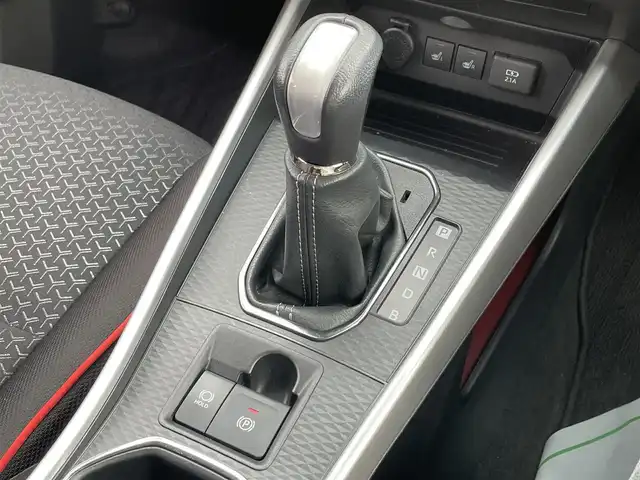 トヨタ ライズ Z 佐賀県 2022(令4)年 5.8万km シャイニングホワイトパール 純正SDナビゲーション/・フルセグTV/CD/DVD/SD/Bluetooth/バックカメラ/ビルトインETC/電子パーキングブレーキ/・AUTO HOLD機能/100V電源/DN席シートヒーター/ISOFIX対応/革巻きステアリング/ステアリングリモコン/純正17インチアルミホイール/純正LEDヘッドライト/・オートマチックハイビーム/純正LEDフォグランプ/リヤフォグランプ/純正フロアマット/純正ドアバイザ―/新車保証書/スペアキー１本/スマートアシスト/・レーダークルーズコントロール/・先行車発進お知らせ機能/・衝突被害軽減ブレーキ/・車線逸脱警報機能/・標識認識機能/・クリアランスソナー/・ふらつき警報