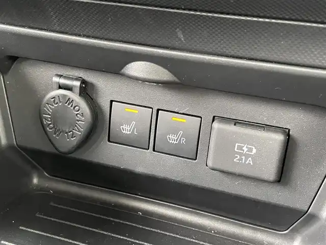 トヨタ ライズ Z 佐賀県 2022(令4)年 5.8万km シャイニングホワイトパール 純正SDナビゲーション/・フルセグTV/CD/DVD/SD/Bluetooth/バックカメラ/ビルトインETC/電子パーキングブレーキ/・AUTO HOLD機能/100V電源/DN席シートヒーター/ISOFIX対応/革巻きステアリング/ステアリングリモコン/純正17インチアルミホイール/純正LEDヘッドライト/・オートマチックハイビーム/純正LEDフォグランプ/リヤフォグランプ/純正フロアマット/純正ドアバイザ―/新車保証書/スペアキー１本/スマートアシスト/・レーダークルーズコントロール/・先行車発進お知らせ機能/・衝突被害軽減ブレーキ/・車線逸脱警報機能/・標識認識機能/・クリアランスソナー/・ふらつき警報