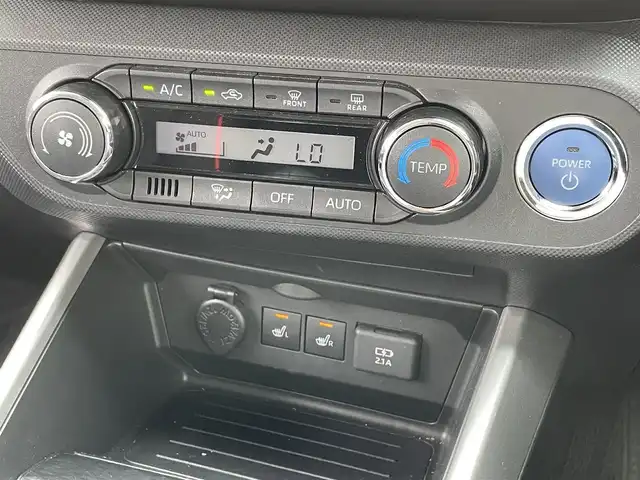 トヨタ ライズ Z 佐賀県 2022(令4)年 5.8万km シャイニングホワイトパール 純正SDナビゲーション/・フルセグTV/CD/DVD/SD/Bluetooth/バックカメラ/ビルトインETC/電子パーキングブレーキ/・AUTO HOLD機能/100V電源/DN席シートヒーター/ISOFIX対応/革巻きステアリング/ステアリングリモコン/純正17インチアルミホイール/純正LEDヘッドライト/・オートマチックハイビーム/純正LEDフォグランプ/リヤフォグランプ/純正フロアマット/純正ドアバイザ―/新車保証書/スペアキー１本/スマートアシスト/・レーダークルーズコントロール/・先行車発進お知らせ機能/・衝突被害軽減ブレーキ/・車線逸脱警報機能/・標識認識機能/・クリアランスソナー/・ふらつき警報