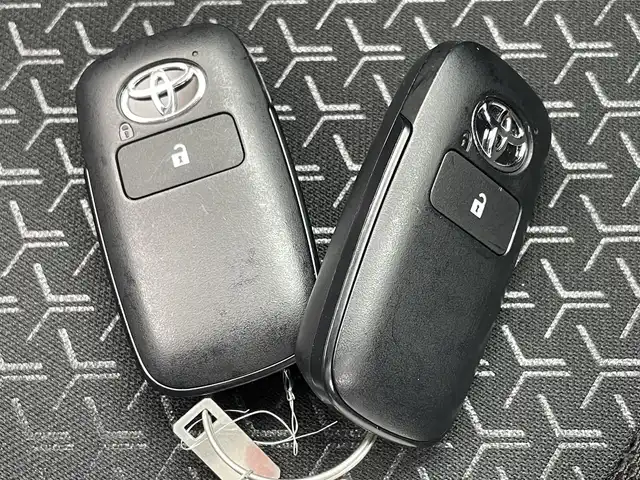 トヨタ ライズ Z 佐賀県 2022(令4)年 5.8万km シャイニングホワイトパール 純正SDナビゲーション/・フルセグTV/CD/DVD/SD/Bluetooth/バックカメラ/ビルトインETC/電子パーキングブレーキ/・AUTO HOLD機能/100V電源/DN席シートヒーター/ISOFIX対応/革巻きステアリング/ステアリングリモコン/純正17インチアルミホイール/純正LEDヘッドライト/・オートマチックハイビーム/純正LEDフォグランプ/リヤフォグランプ/純正フロアマット/純正ドアバイザ―/新車保証書/スペアキー１本/スマートアシスト/・レーダークルーズコントロール/・先行車発進お知らせ機能/・衝突被害軽減ブレーキ/・車線逸脱警報機能/・標識認識機能/・クリアランスソナー/・ふらつき警報