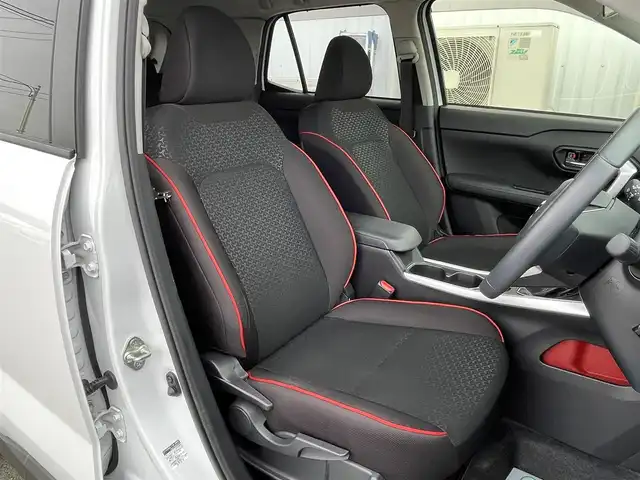 トヨタ ライズ Z 佐賀県 2022(令4)年 5.8万km シャイニングホワイトパール 純正SDナビゲーション/・フルセグTV/CD/DVD/SD/Bluetooth/バックカメラ/ビルトインETC/電子パーキングブレーキ/・AUTO HOLD機能/100V電源/DN席シートヒーター/ISOFIX対応/革巻きステアリング/ステアリングリモコン/純正17インチアルミホイール/純正LEDヘッドライト/・オートマチックハイビーム/純正LEDフォグランプ/リヤフォグランプ/純正フロアマット/純正ドアバイザ―/新車保証書/スペアキー１本/スマートアシスト/・レーダークルーズコントロール/・先行車発進お知らせ機能/・衝突被害軽減ブレーキ/・車線逸脱警報機能/・標識認識機能/・クリアランスソナー/・ふらつき警報