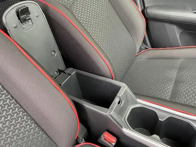 トヨタ ライズ Z 佐賀県 2022(令4)年 5.8万km シャイニングホワイトパール 純正SDナビゲーション/・フルセグTV/CD/DVD/SD/Bluetooth/バックカメラ/ビルトインETC/電子パーキングブレーキ/・AUTO HOLD機能/100V電源/DN席シートヒーター/ISOFIX対応/革巻きステアリング/ステアリングリモコン/純正17インチアルミホイール/純正LEDヘッドライト/・オートマチックハイビーム/純正LEDフォグランプ/リヤフォグランプ/純正フロアマット/純正ドアバイザ―/新車保証書/スペアキー１本/スマートアシスト/・レーダークルーズコントロール/・先行車発進お知らせ機能/・衝突被害軽減ブレーキ/・車線逸脱警報機能/・標識認識機能/・クリアランスソナー/・ふらつき警報