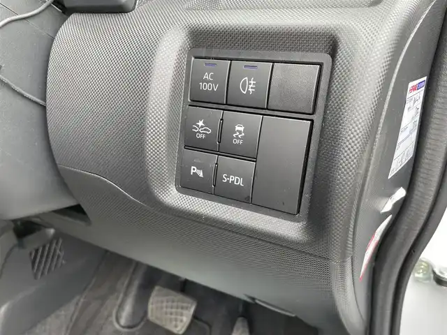 トヨタ ライズ Z 佐賀県 2022(令4)年 5.8万km シャイニングホワイトパール 純正SDナビゲーション/・フルセグTV/CD/DVD/SD/Bluetooth/バックカメラ/ビルトインETC/電子パーキングブレーキ/・AUTO HOLD機能/100V電源/DN席シートヒーター/ISOFIX対応/革巻きステアリング/ステアリングリモコン/純正17インチアルミホイール/純正LEDヘッドライト/・オートマチックハイビーム/純正LEDフォグランプ/リヤフォグランプ/純正フロアマット/純正ドアバイザ―/新車保証書/スペアキー１本/スマートアシスト/・レーダークルーズコントロール/・先行車発進お知らせ機能/・衝突被害軽減ブレーキ/・車線逸脱警報機能/・標識認識機能/・クリアランスソナー/・ふらつき警報