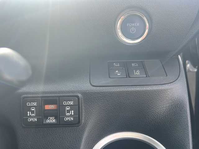 トヨタ シエンタ ハイブリッド G 愛知県 2019(平31)年 8.7万km ブラックマイカ 登録時走行距離86747km/純正7インチSDナビ/(Bluetooth/フルセグTV/DVD)/パラノミックビューモニター/ドラレコ前後/クリアランスソナー/トヨタセーフティーセンス/プリクラッシュセーフティー/レーンディパーチャーアラート/誤発信抑制機能/オートマチックハイビーム/レーダークルーズコントロール/両側パワスラ/R15インチスタッドレスタイヤ×4積み込み/ビルドイン2.0ETC/ステアリングスイッチ/2.1Aアクセサリー×2/純正ドアバイザー/純正フロアマット/プッシュスタート/スマートキー/(スペアキー×1)/取説/保証書