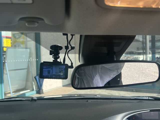 トヨタ シエンタ ハイブリッド G 愛知県 2019(平31)年 8.7万km ブラックマイカ 登録時走行距離86747km/純正7インチSDナビ/(Bluetooth/フルセグTV/DVD)/パラノミックビューモニター/ドラレコ前後/クリアランスソナー/トヨタセーフティーセンス/プリクラッシュセーフティー/レーンディパーチャーアラート/誤発信抑制機能/オートマチックハイビーム/レーダークルーズコントロール/両側パワスラ/R15インチスタッドレスタイヤ×4積み込み/ビルドイン2.0ETC/ステアリングスイッチ/2.1Aアクセサリー×2/純正ドアバイザー/純正フロアマット/プッシュスタート/スマートキー/(スペアキー×1)/取説/保証書