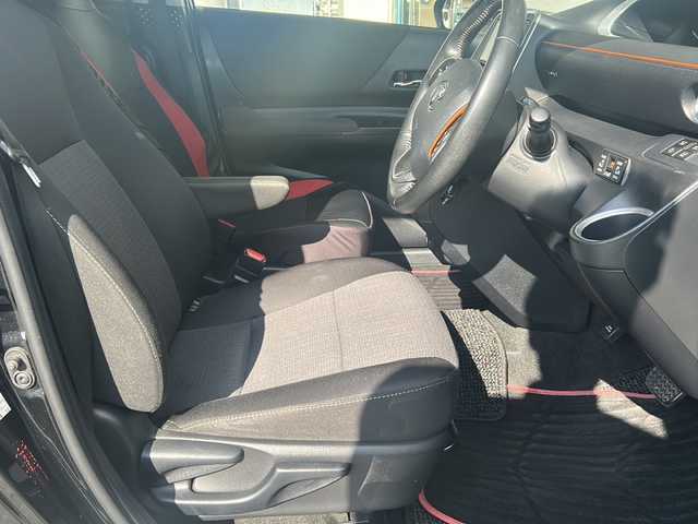 トヨタ シエンタ ハイブリッド G 愛知県 2019(平31)年 8.7万km ブラックマイカ 登録時走行距離86747km/純正7インチSDナビ/(Bluetooth/フルセグTV/DVD)/パラノミックビューモニター/ドラレコ前後/クリアランスソナー/トヨタセーフティーセンス/プリクラッシュセーフティー/レーンディパーチャーアラート/誤発信抑制機能/オートマチックハイビーム/レーダークルーズコントロール/両側パワスラ/R15インチスタッドレスタイヤ×4積み込み/ビルドイン2.0ETC/ステアリングスイッチ/2.1Aアクセサリー×2/純正ドアバイザー/純正フロアマット/プッシュスタート/スマートキー/(スペアキー×1)/取説/保証書