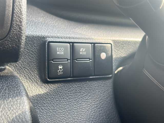 トヨタ シエンタ ハイブリッド G 愛知県 2019(平31)年 8.7万km ブラックマイカ 登録時走行距離86747km/純正7インチSDナビ/(Bluetooth/フルセグTV/DVD)/パラノミックビューモニター/ドラレコ前後/クリアランスソナー/トヨタセーフティーセンス/プリクラッシュセーフティー/レーンディパーチャーアラート/誤発信抑制機能/オートマチックハイビーム/レーダークルーズコントロール/両側パワスラ/R15インチスタッドレスタイヤ×4積み込み/ビルドイン2.0ETC/ステアリングスイッチ/2.1Aアクセサリー×2/純正ドアバイザー/純正フロアマット/プッシュスタート/スマートキー/(スペアキー×1)/取説/保証書