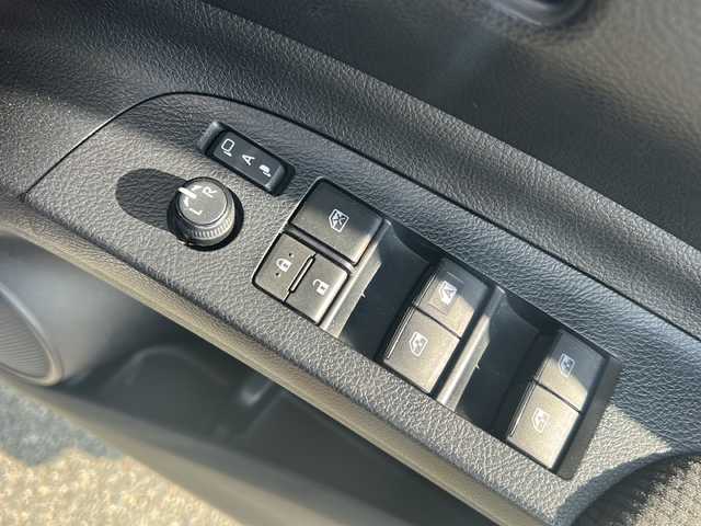 トヨタ シエンタ ハイブリッド G 愛知県 2019(平31)年 8.7万km ブラックマイカ 登録時走行距離86747km/純正7インチSDナビ/(Bluetooth/フルセグTV/DVD)/パラノミックビューモニター/ドラレコ前後/クリアランスソナー/トヨタセーフティーセンス/プリクラッシュセーフティー/レーンディパーチャーアラート/誤発信抑制機能/オートマチックハイビーム/レーダークルーズコントロール/両側パワスラ/R15インチスタッドレスタイヤ×4積み込み/ビルドイン2.0ETC/ステアリングスイッチ/2.1Aアクセサリー×2/純正ドアバイザー/純正フロアマット/プッシュスタート/スマートキー/(スペアキー×1)/取説/保証書