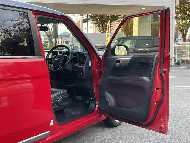 ホンダ Ｎ ＯＮＥ プレミアム 静岡県 2016(平28)年 4.7万km ミラノレッド 衝突軽減Ｂ　/Ｇａｔｈｅｒｓナビ（VXM-165VFi）/地デジ　/Ｂカメラ　/革巻きステアリング　/ステアリングスイッチ　/オートライト　/ハーフレザーシート　/ビルトインＥＴＣ　/純正１４インチＡＷ　/ＩＳＯＦＩＸ　/スペアキー　/保証書/取説