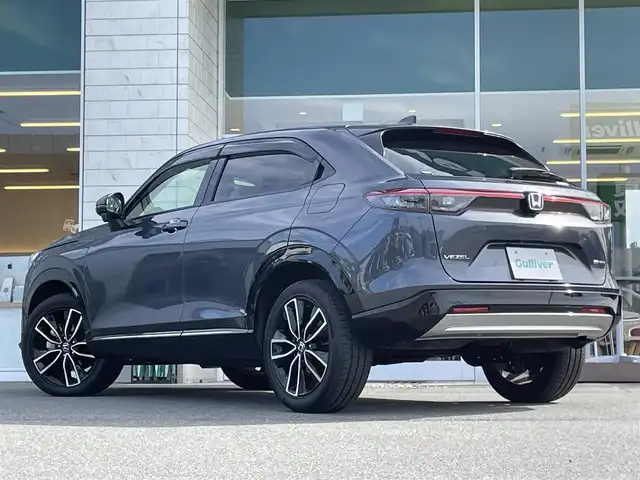 ホンダ ヴェゼル ハイブリッド e:HEV Z 兵庫県 2023(令5)年 3.5万km メテオロイドグレーメタリック 純正ナビ/フルセグTV/Bluetoothオーディオ/CD／DVD/バックカメラ/ステアリングリモコン/クルーズコントロール（追従あり）/パワーバックドア/ハーフレザーシート/シートヒーター/ドアバイザー/純正ゴムマット/パドルシフト/ステアリングヒーター