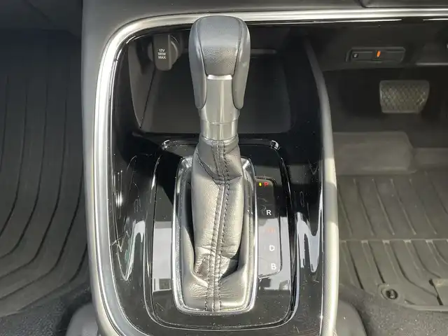 ホンダ ヴェゼル ハイブリッド e:HEV Z 兵庫県 2023(令5)年 3.5万km メテオロイドグレーメタリック 純正ナビ/フルセグTV/Bluetoothオーディオ/CD／DVD/バックカメラ/ステアリングリモコン/クルーズコントロール（追従あり）/パワーバックドア/ハーフレザーシート/シートヒーター/ドアバイザー/純正ゴムマット/パドルシフト/ステアリングヒーター