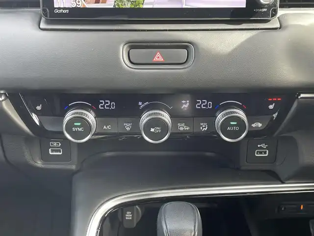 ホンダ ヴェゼル ハイブリッド e:HEV Z 兵庫県 2023(令5)年 3.5万km メテオロイドグレーメタリック 純正ナビ/フルセグTV/Bluetoothオーディオ/CD／DVD/バックカメラ/ステアリングリモコン/クルーズコントロール（追従あり）/パワーバックドア/ハーフレザーシート/シートヒーター/ドアバイザー/純正ゴムマット/パドルシフト/ステアリングヒーター