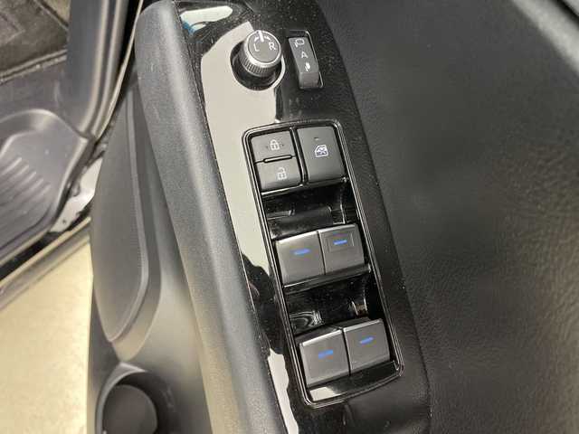 トヨタ アルファード S 道央・札幌 2021(令3)年 2.3万km ブラック ・４ＷＤ/・純正９．２インチディスプレイオーディオ＆ナビ＆ＢＴ/・バックモニター/・ＴＳＳ/・ＬＴＡ/・アダプティブクルーズコントロール/・横滑り防止装置/・アイドリングストップ/・ＡＣ１００Ｖ/・両側パワースライドドア/・寒冷地仕様/・フロントワイパーデアイサー/・ドアミラーヒーター/・純正ビルトインＥＴＣ/・黒レザー調シートカバー/・社外リモコンスターター/・オートライト/・オートマチックハイビーム/・ＬＥＤヘッドライト/・電動パーキングブレーキ/・ブレーキホールド/・スペアリモコンキー×１/・保証書・取扱説明書あり/・夏タイヤ純正１８インチアルミ付積込