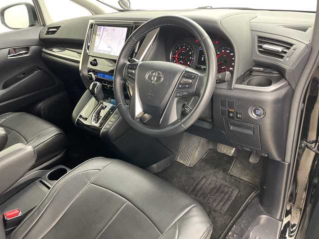 トヨタ アルファード S 道央・札幌 2021(令3)年 2.3万km ブラック ・４ＷＤ/・純正９．２インチディスプレイオーディオ＆ナビ＆ＢＴ/・バックモニター/・ＴＳＳ/・ＬＴＡ/・アダプティブクルーズコントロール/・横滑り防止装置/・アイドリングストップ/・ＡＣ１００Ｖ/・両側パワースライドドア/・寒冷地仕様/・フロントワイパーデアイサー/・ドアミラーヒーター/・純正ビルトインＥＴＣ/・黒レザー調シートカバー/・社外リモコンスターター/・オートライト/・オートマチックハイビーム/・ＬＥＤヘッドライト/・電動パーキングブレーキ/・ブレーキホールド/・スペアリモコンキー×１/・保証書・取扱説明書あり/・夏タイヤ純正１８インチアルミ付積込